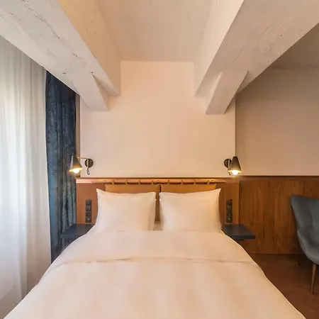 Radisson & Suites, Gdansk, Wyspa Spichrzow ホテル 4*