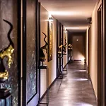 Radisson &