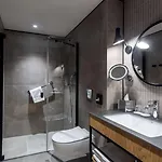 Radisson &