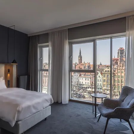 Radisson & Hotel