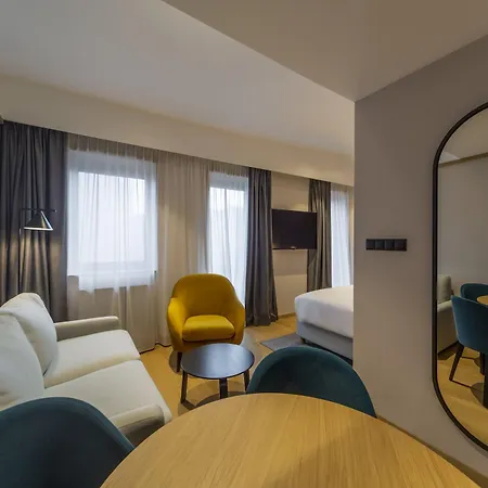 Radisson & Hotel
