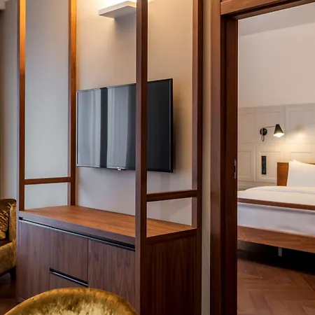 Radisson & 호텔 4*