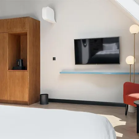 Radisson & 4*