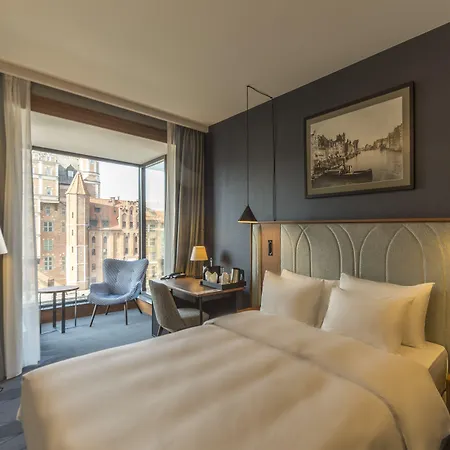 Radisson & מלון 4*