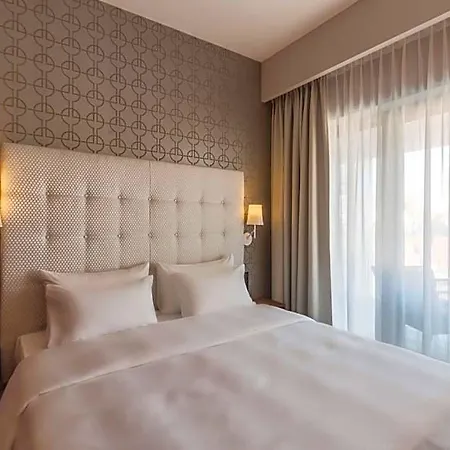 Radisson & 4*
