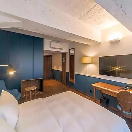 Radisson &
