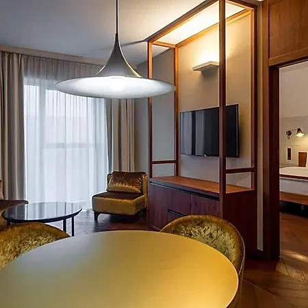 Radisson & 호텔 4*