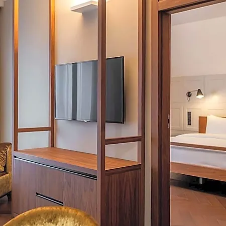 Radisson &