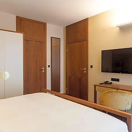 Radisson &
